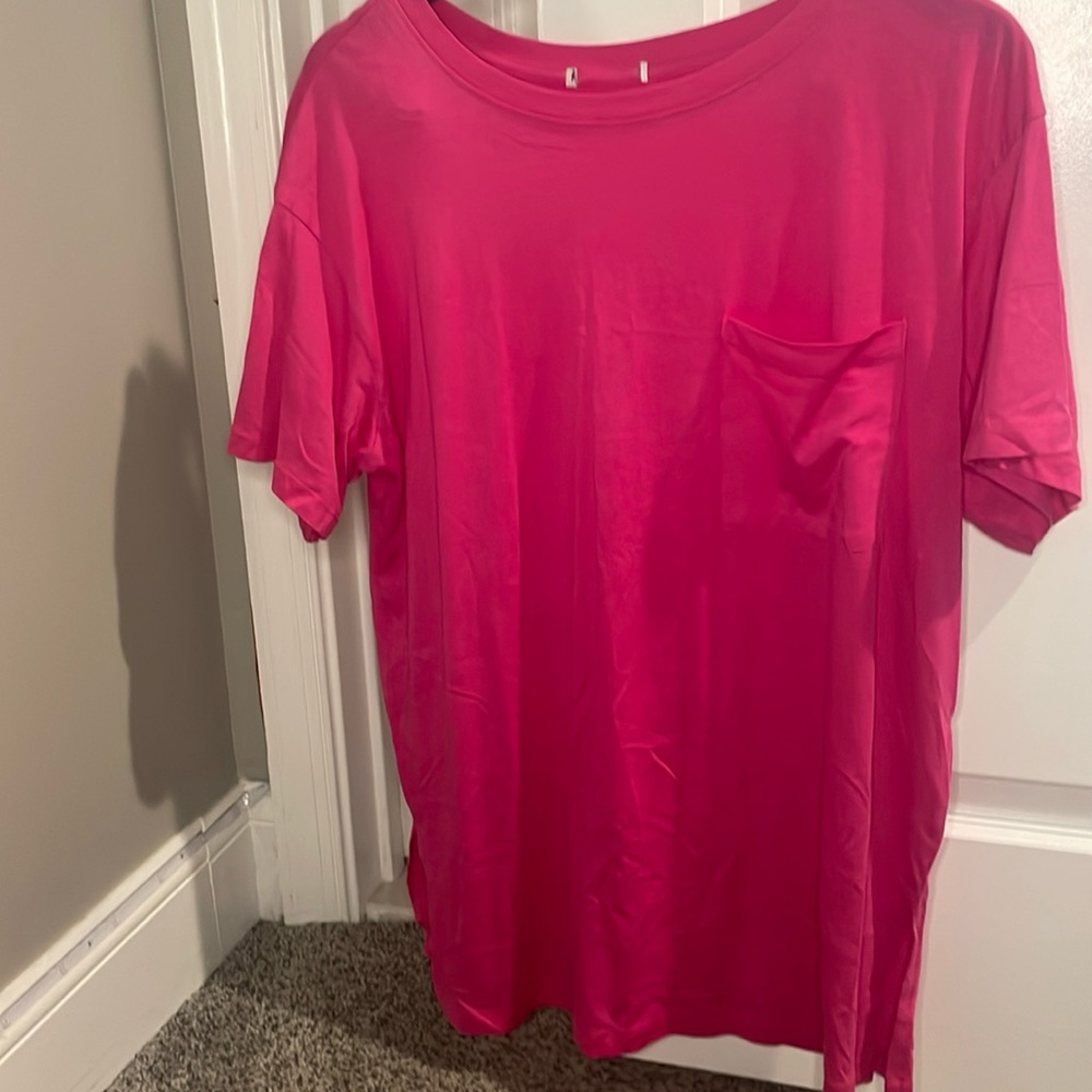NWOT …FASHION NOVA BOYFRIEND TEE